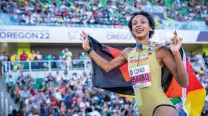 米体：米兰双雄均有意铃木彩艳，帕尔马要价2000万欧