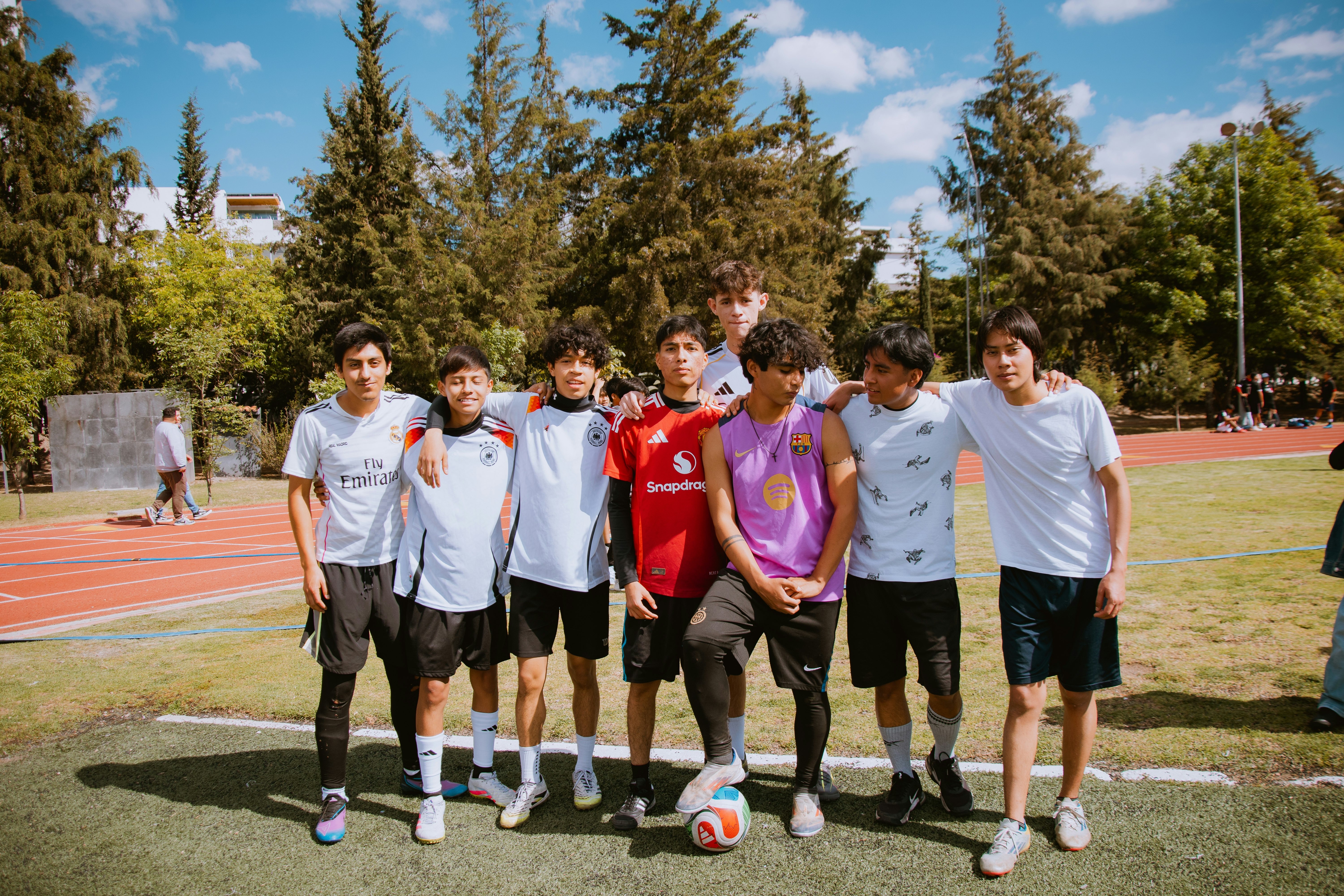 快船117-109黄蜂取3连胜，伦纳德35分，哈登32+10