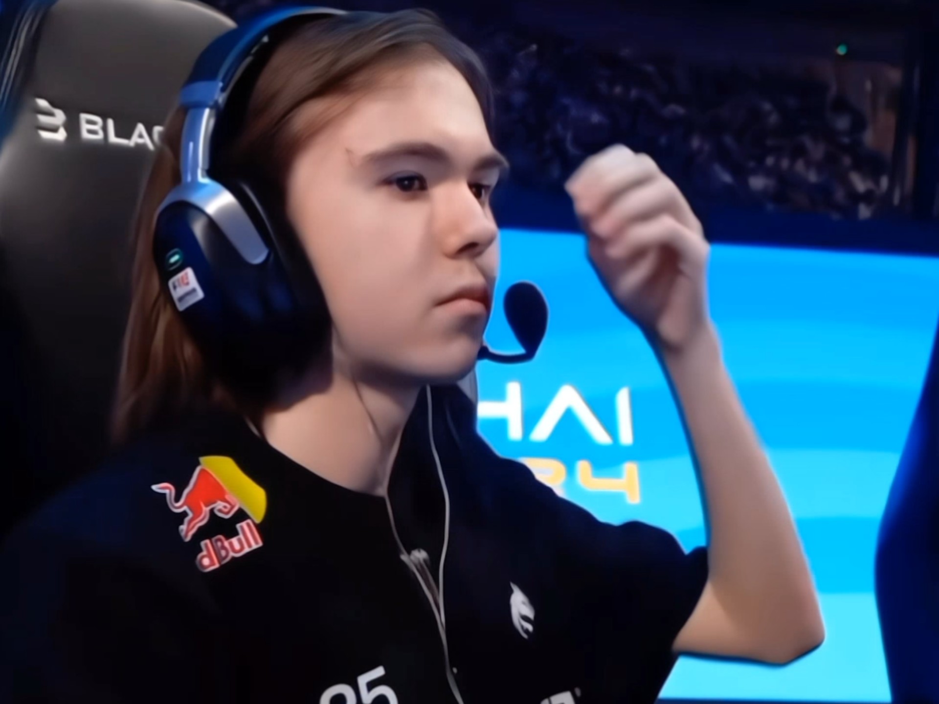 他在两个月 他在两个月